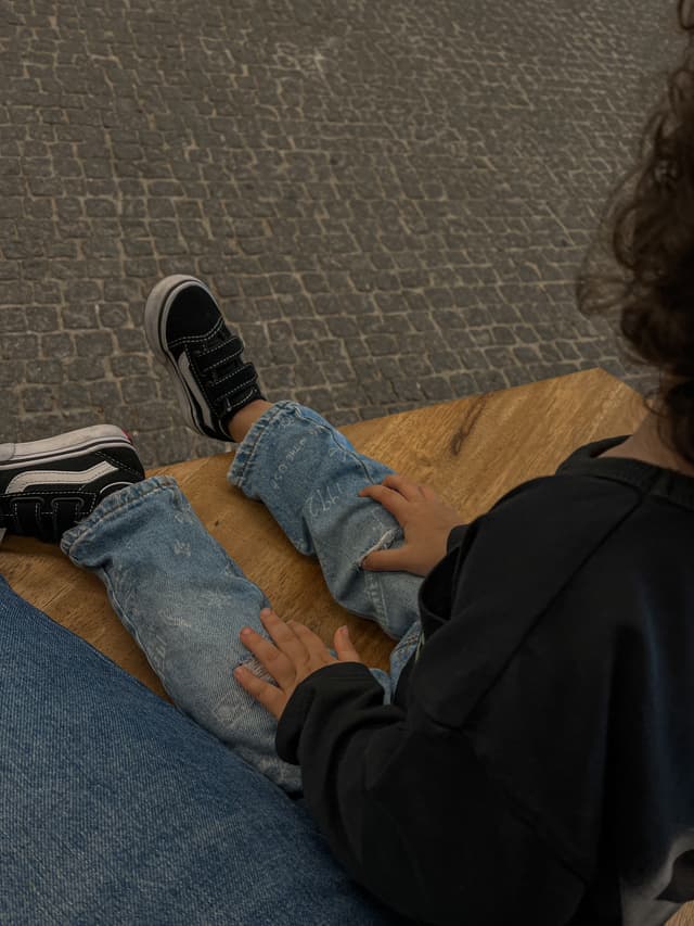 Minha filha rói as unhas, arranca as pelinhas da boca, tem tiques nervosos: será que os sintomas vão sumir com o tempo?