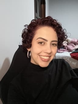 Thais de Assis Coelho Pires